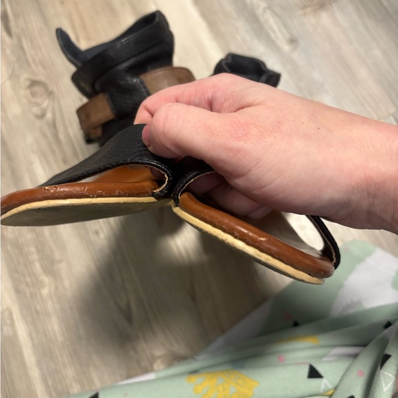 Serene Island  Peach line boho style shoes see last pic for flaws Size 6 - Picture 5 of 5